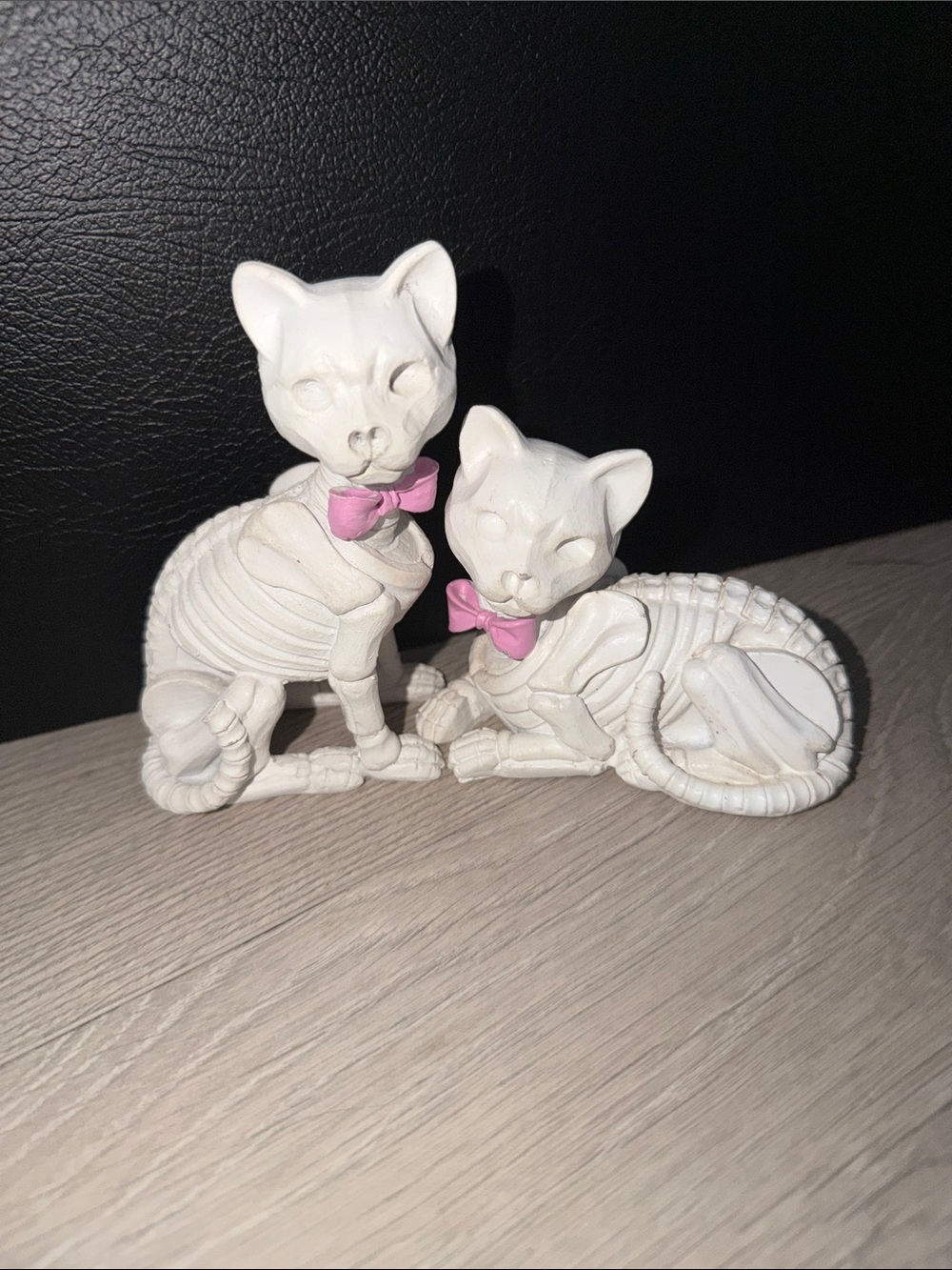 White Cat Skeleton Figurine Set with Pink Bows - Decorative Wall Accent
